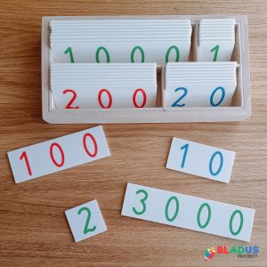 Tabliczki z liczbami od 1-9000 z BIOtworzywa w bukowym pudełku